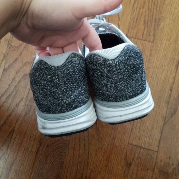 Nike shoes - Picture 4 of 6